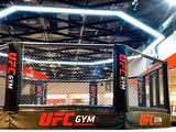 Cage MMA sur podium pour UFC GYM