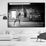 Tableau entrainement Mohamed Ali, peinture en noir et blanc, accroché au salon