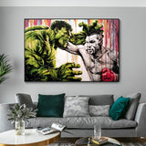 Tableau boxe Mike Tyson contre Hulk affiché au dessus du canapé