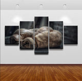 Tableau boxe (5 pièces) gants de boxe vintage, affiché dans une galerie d'art