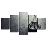 Tableau boxe 5 pièces représentant une paire de gants suspendus au mur