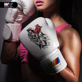 Gants de boxe LOUP porté par une boxeuse