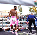 Jaron "Boots" Ennis utilisant des gants de boxe Grant (Rose et Blanc)