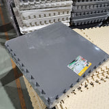 Dalles de sol sportif : emballage plastifié et soigné à l'usine