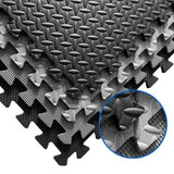 Sol en caouthcouc pour fitness et musculation : vue en détail des dalles réversibles