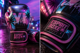 Détail des gants de boxe GTA 6 : rabat de poignet noir à scratch et marque Esprit Boxe sur plaque bordée de rose