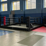 Ring de boxe pliable dans une caserne pour entrainement des militaires