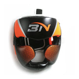 Casque de boxe orange vu de face : ouverture faciale et protections des joues