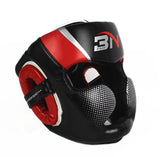 Casque de boxe rouge et noir, bandes diagonales et motif pointillé sur les joues