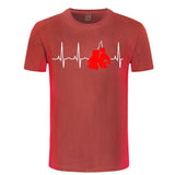 T-shirt boxe rouge brique, tracé de battement de cœur blanc et paire de gants de boxe rouges
