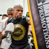 Floyd Mayweather s'entraînant sur le sac