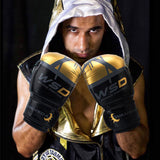 Gants de boxe Noir et or, porté par un boxeur pro