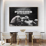 Tableau boxe Mike Tyson avec citation "Everyone had a plan till they get punched in the mouth" affiché dans cuisine