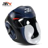 Casque de boxe bleu marine et blanc, joues enveloppantes et motif imprimé sur le dessus